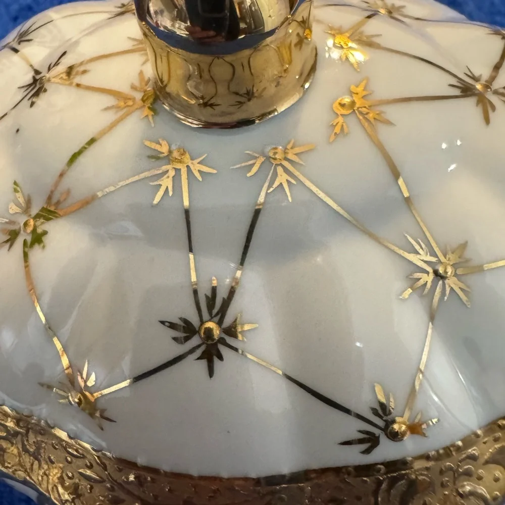 Limoges Gold and White Porcelain Tureen - Picture 4 of 16